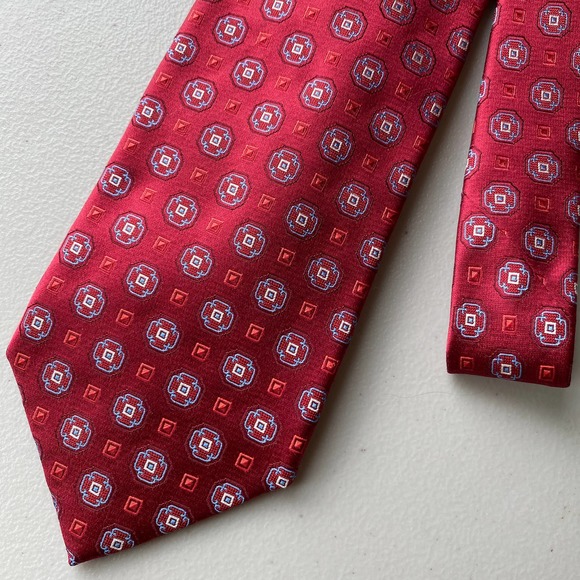 Ermenegildo Zegna Red / Burgundy Geometric Medallion Print Men's Silk Tie - Picture 3 of 4